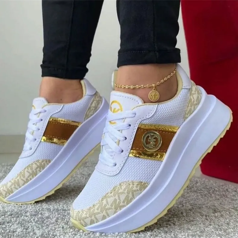 Moderní městské tenisky Urban Glide X1 s nízkým svrškem, černými tkaničkami a bílou platformovou pryžovou podrážkou, ideální pro volný čas a každodenní nošení. - fotka 4