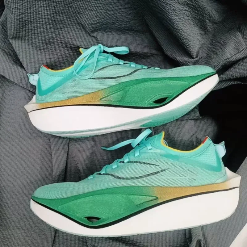 Běžecké tenisky Fashion Runner Air s karbonovým plátem a pleteným svrškem, šněrováním a výrazně tvarovanou podrážkou pro každodenní nošení. - fotka 4