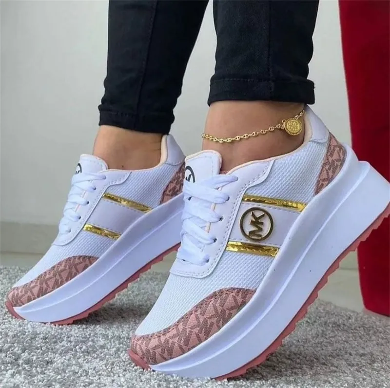 Moderní městské tenisky Urban Glide X1 s nízkým svrškem, černými tkaničkami a bílou platformovou pryžovou podrážkou, ideální pro volný čas a každodenní nošení. - fotka 3
