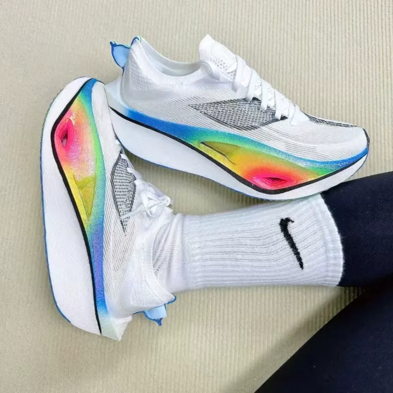 Běžecké tenisky Fashion Runner Air s karbonovým plátem a pleteným svrškem, šněrováním a výrazně tvarovanou podrážkou pro každodenní nošení. - fotka 3